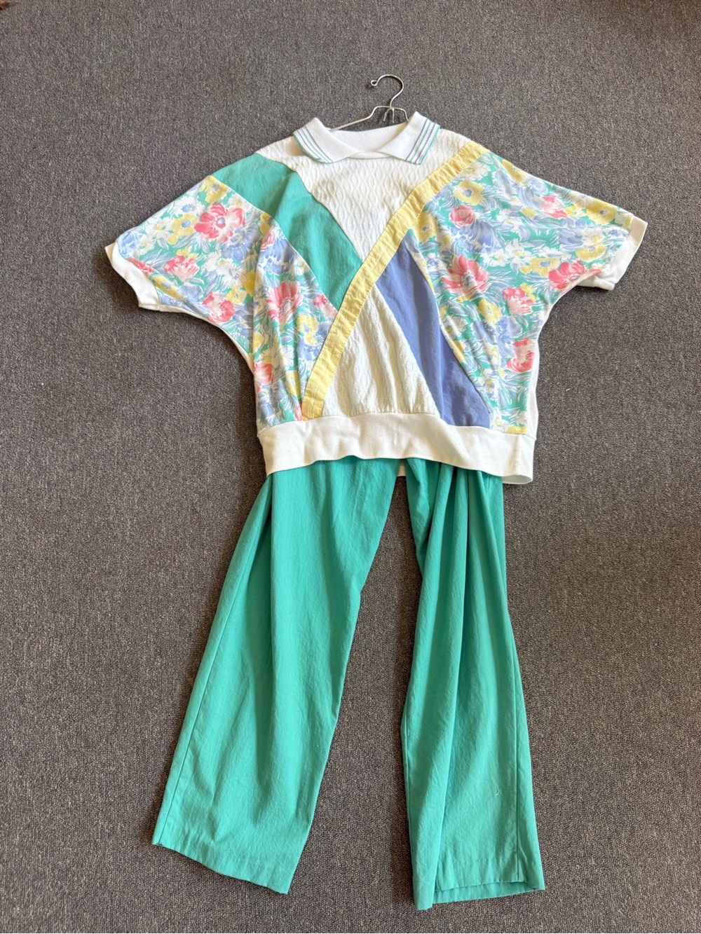 Vintage set. Floral Colorblock Pullover Top in Teal, Lavender, Yellow